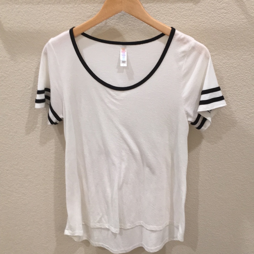 Lularoe size small Classic T